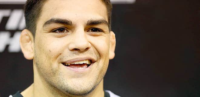 Kelvin Gastelum Wins Close Decision Over Uriah Hall to Take TUF 17 Title